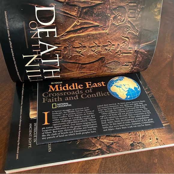 Vintage National Geographic: Death on the Nile October 2002 Photo Magazine - Picture 5 of 5